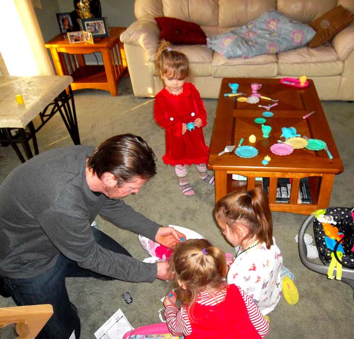 Christmas z Day 2012 - 2 Jack Julieanna Kadie Helena at Robins House