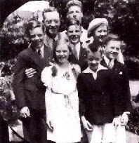 His parents & siblings Father Tom left of dad who in middle Dave Kelley, susan , John, joe not sure  Mom Rose Dad Joe, Martin tall