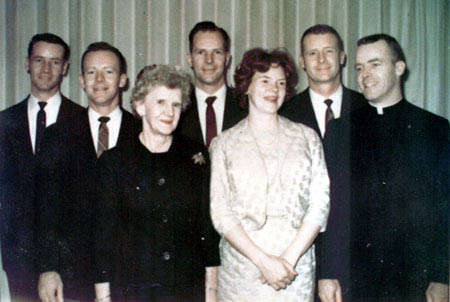 fathertomwithsiblings-mom1960