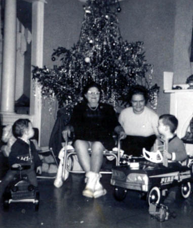 Grandmom - Mom's friend Lee - Jimmy & Jack - Jackson St home