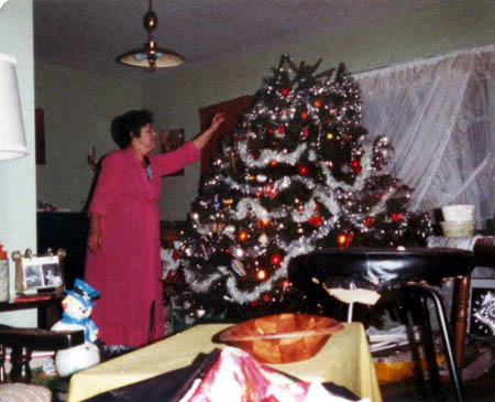 Marion Kelley in Glenville house 1982