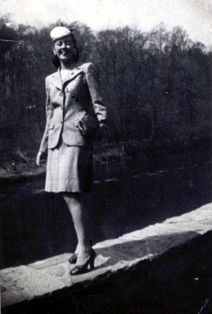 Mom1945-8a