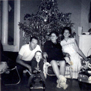 MomDadGrandmomJim1962-9f