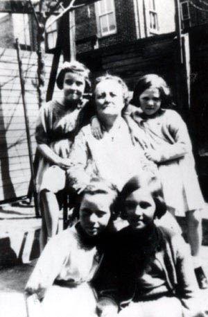 MomDorisGreatgrandmom1932-4a