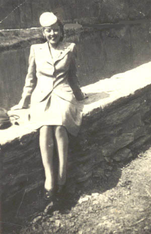 Mom1945-8b
