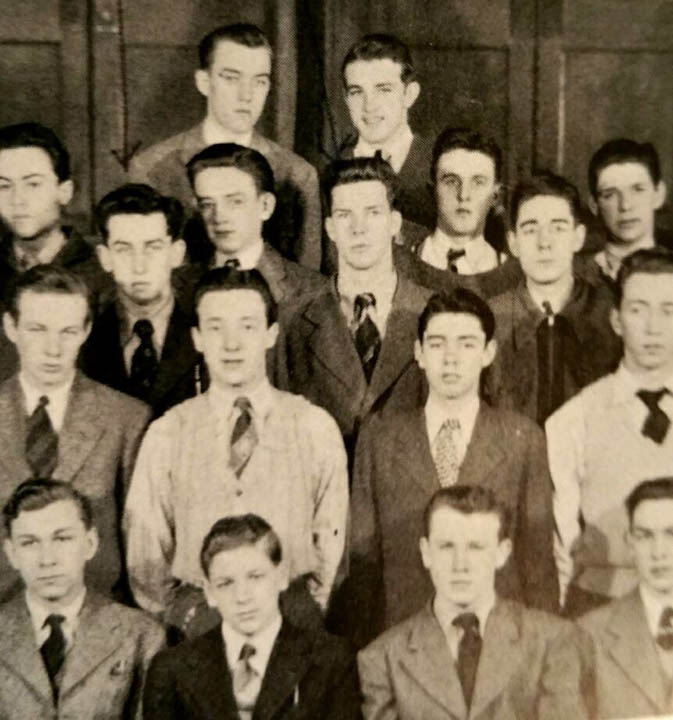 DAVE KELLEY HIGH SCHOOL YEARBOOK PHOTO SENIORS 2 IN 1943 - 3RD ROW 4TH FROM LEFT