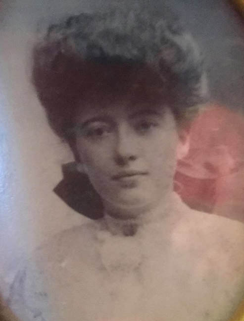 LAURA MAY HAMILTON MUCMULLEN CIRCA