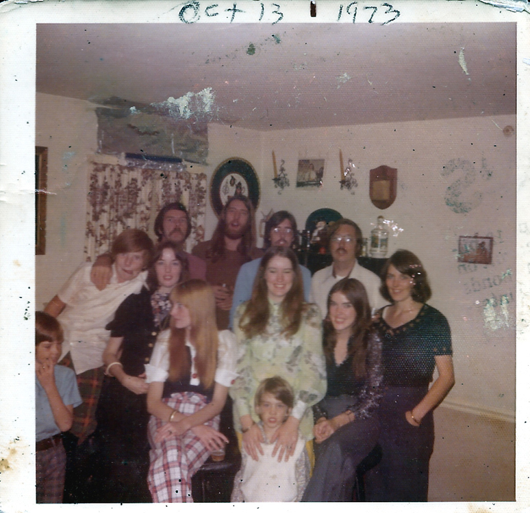 DAVE KELLEY IN HIS LIVING ROOM WITH FAMILY OCTOBER 13 1973