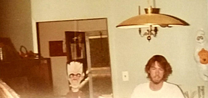 JACK KELLEY AT HALLOWEEN IN GLENVILLE DE DINNING ROOM MID 1980S