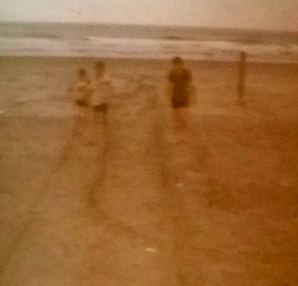 JIM AND JACK KELLEY WITH FRIEND AT BEACH EARLY 1970S