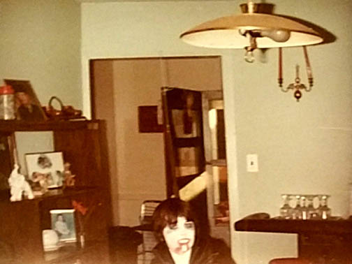 MIKE WOJNISZ IN GLENVILLE DE HOME HALLOWEEN MID 1980s